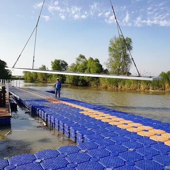 网箱养殖水上钓鱼平台浮筒水上鱼池塑料浮桥栈道浮筒码头