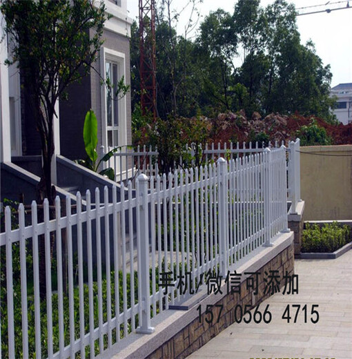 廠家供貨黃岡市蘄春pvc隔離護(hù)欄pvc圍墻護(hù)欄