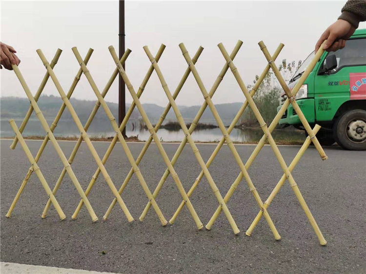 赣州定南竹篱笆碳化竹护栏竹篱笆户外花园围栏pvc护栏2020年厂家供应