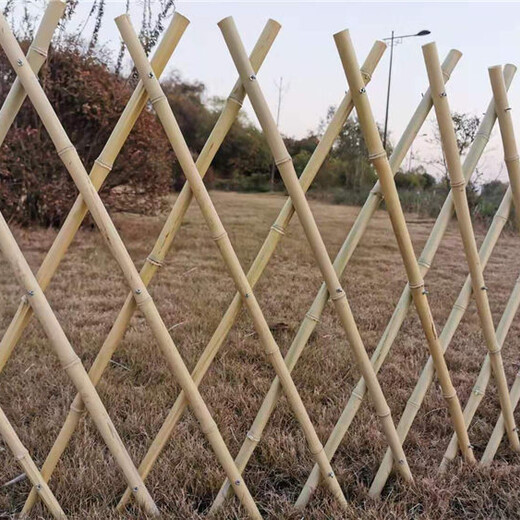 连州竹篱笆木护栏防腐竹篱笆竹子护栏生产