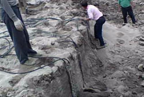 江苏扬州基坑竖井开挖机械分裂棒开裂石头的设备