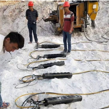 江苏扬州开裂石头的破碎山石分石机开裂石头的设备