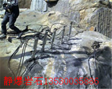 黑龙江友谊修公路挖地基破石头机器撑石机裂石机大力神静爆棒广矿机械制造