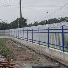 三道梁双弯头锌钢护栏，小区住宅院落防护栏，胜威护栏品牌保证，厂家直销价格优惠