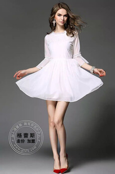 大量品牌折扣女裝批發(fā)，原裝吊牌??！一手貨源?。?>
                        </div>
                        <div   class=