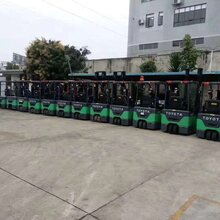 曲靖二手丰田1.5吨电动叉车三支小体积电动叉车平衡重式电动叉车柴油叉车夹抱叉车图片