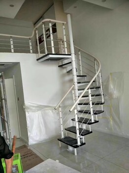 霸州市云步楼梯厂生产各种钢木楼梯实木楼梯及配件
