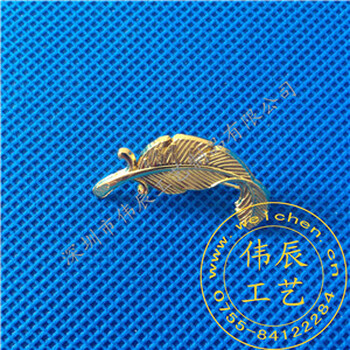 創(chuàng)意樹(shù)葉徽章金屬鍍金胸章廠家異形定制