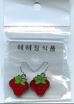 定制創(chuàng)意款精美耳環(huán)2020新款草莓耳環(huán)合金耳夾
