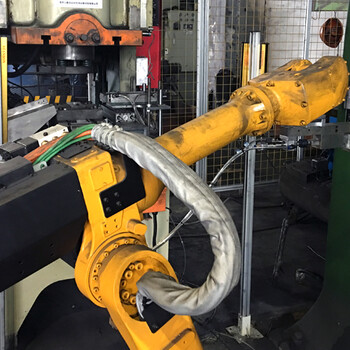 力泰科技锻造工业机器人集成与上下料机械手应用