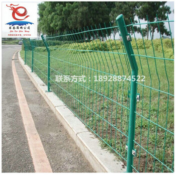 廣州番禺篩網(wǎng)供應(yīng)移動車間隔離網(wǎng)草坪鍍鋅絲防護(hù)欄鍍鋅廠房隔離欄
