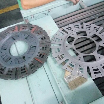 上海輸送機(jī),輸送式自動噴砂機(jī),剎車片噴砂機(jī)