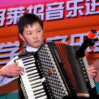 上海好莱坞艺校少儿手风琴培训班-提升孩子的音乐素养