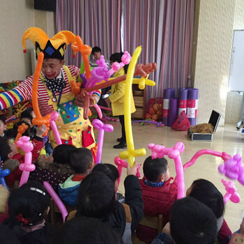 427深圳小丑暖场小丑杂耍小丑魔术承接深圳小丑暖场活动