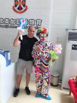 小丑氣球造型互動暖場表演小丑送氣球拱門