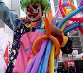 小丑杂技魔术表演承接深圳杂耍魔术扎气球