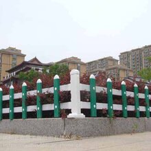 pvc绿化护栏网pvc护栏高度0.5高pvc道路隔离护栏图片