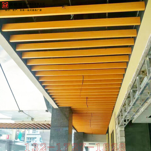 商场门头雨棚装饰木纹色吊顶铝方通