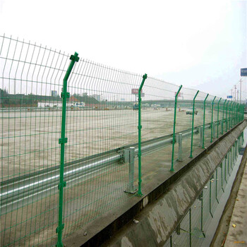 雙邊絲護(hù)欄廠雙邊絲護(hù)欄網(wǎng)價(jià)格圈地網(wǎng)圍山網(wǎng)綠色防護(hù)網(wǎng)公路鐵路護(hù)欄網(wǎng)