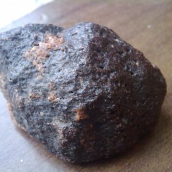 陨石对人体的好处，陨石怎么鉴定，陨石怎么出手