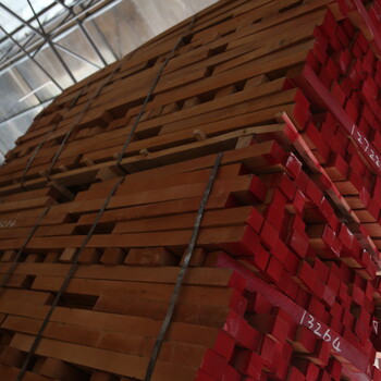 厂家产销榉木直拼板榉木板材实木榉木加工木条木线可定做