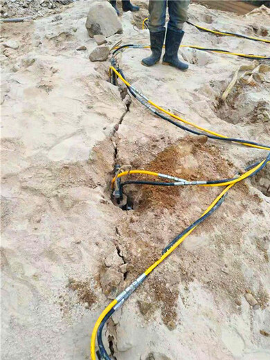 泸州青石矿山开采采用液压裂石棒