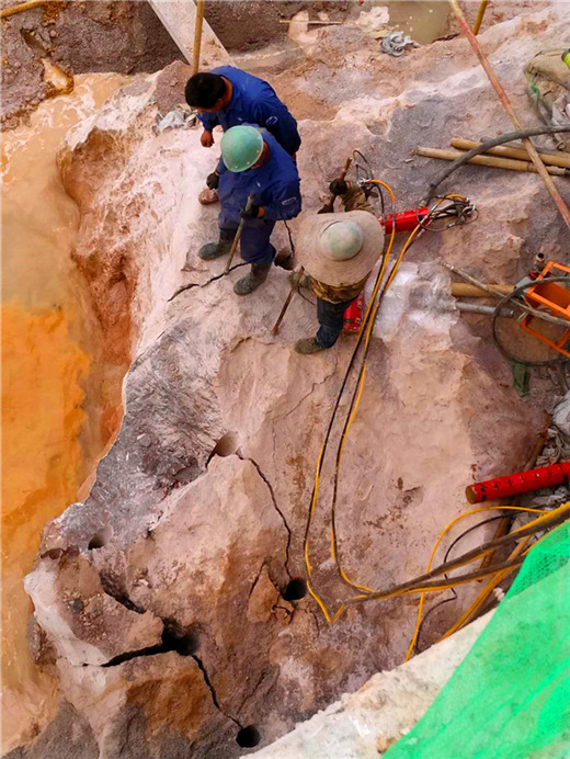泰州露天矿山开采采用岩石膨胀开裂器