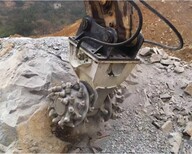 池州碾磨采石厂铣挖机工作现场图片5