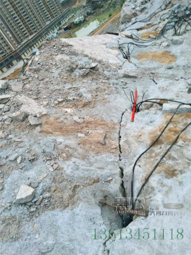 新疆阿拉尔打岩石劈裂棒能打多硬的石头