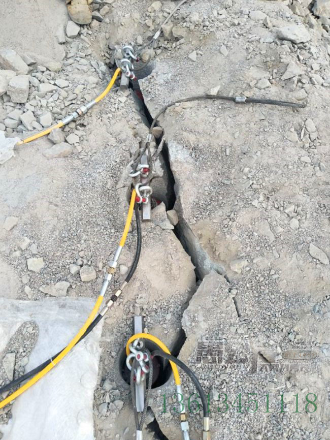 新疆博尔塔拉静态爆破劈裂棒打一米需要多长时间