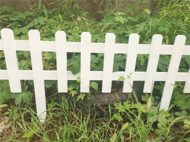 当阳竹篱笆 pvc护栏草坪栅栏（中闻资讯）