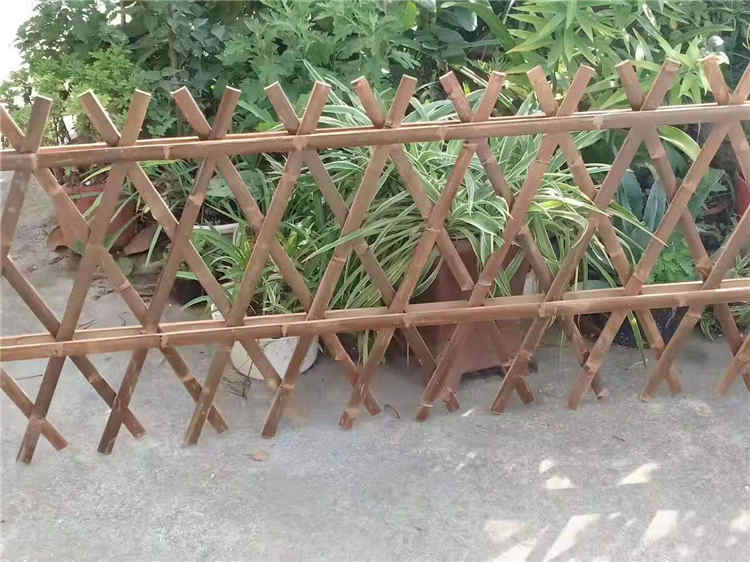 三门峡湖滨pvc草坪护栏 竹篱笆 塑钢护栏防腐木花园木围栏（中闻资讯）