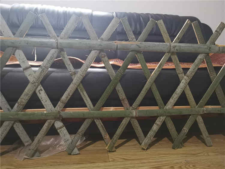 黄冈麻城pvc草坪护栏 竹篱笆 塑钢护栏厂家锌钢道路护栏（中闻资讯）
