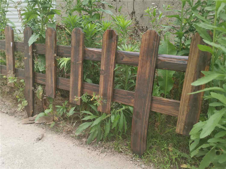 嵩县竹篱笆 竹子护栏pvc隔离栏杆草坪护栏（中闻资讯）