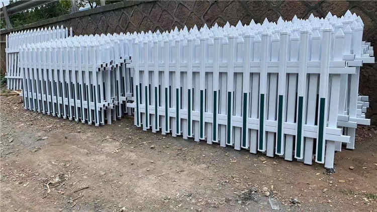 黄冈英山县pvc草坪护栏 竹篱笆 塑钢护栏pvc隔离栅栏（中闻资讯）