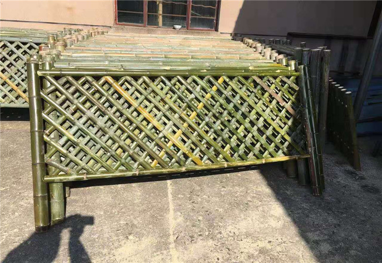 南京pvc草坪护栏 竹篱笆 塑钢护栏学校护栏（中闻资讯）