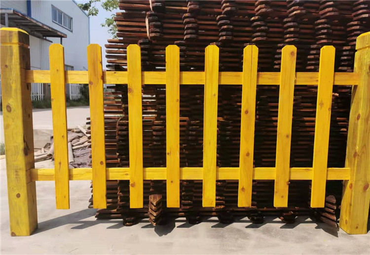 平顶山石龙pvc草坪护栏 竹篱笆 塑钢护栏栅栏围栏（中闻资讯）