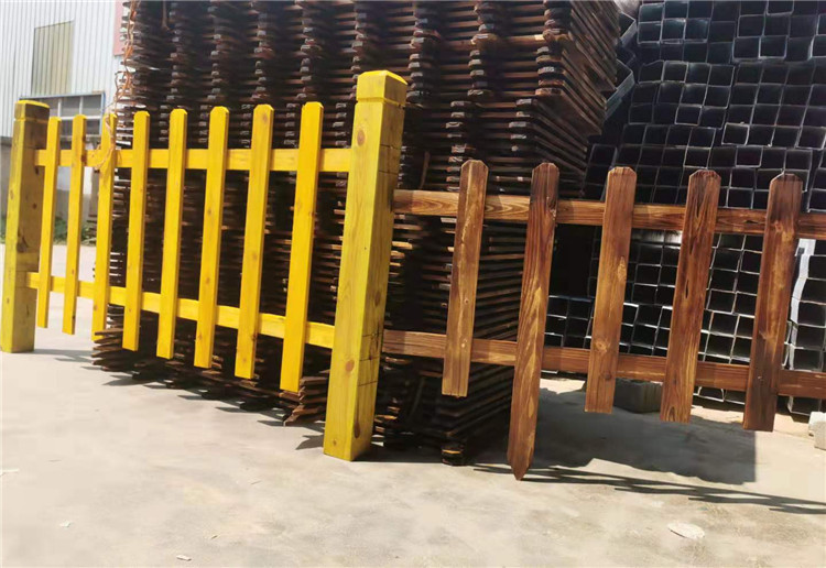 黄冈麻城pvc草坪护栏 竹篱笆 塑钢护栏厂家锌钢道路护栏（中闻资讯）