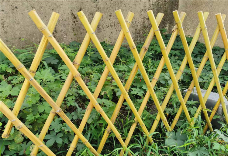 无锡锡山pvc草坪护栏 竹篱笆 塑钢护栏防腐木篱笆围栏（中闻资讯）