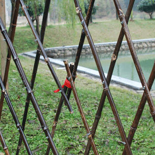 郑州中牟竹篱笆碳化伸缩栅栏竹护栏竹拉网栅栏