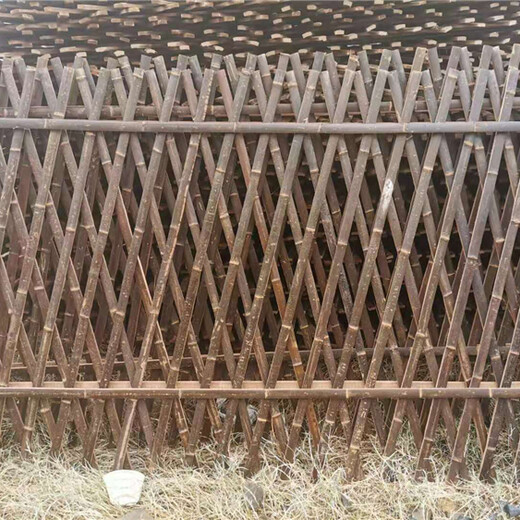 峨眉山竹围栏碳化木护栏竹篱笆pvc护栏柳条篱笆