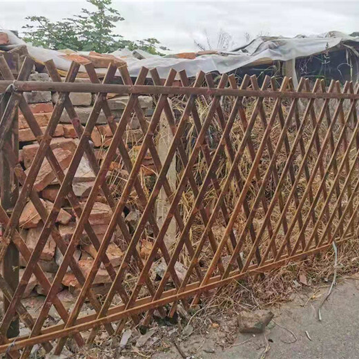 天桥区仿竹围栏塑钢护栏仿竹篱笆防腐木护栏