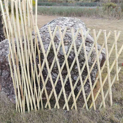 诸暨竹围栏竹板条竹篱笆pvc护栏碳化伸缩栅栏