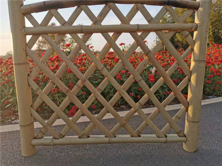 河南南阳桐柏竹篱笆塑木围栏杆料护栏花园价格优惠