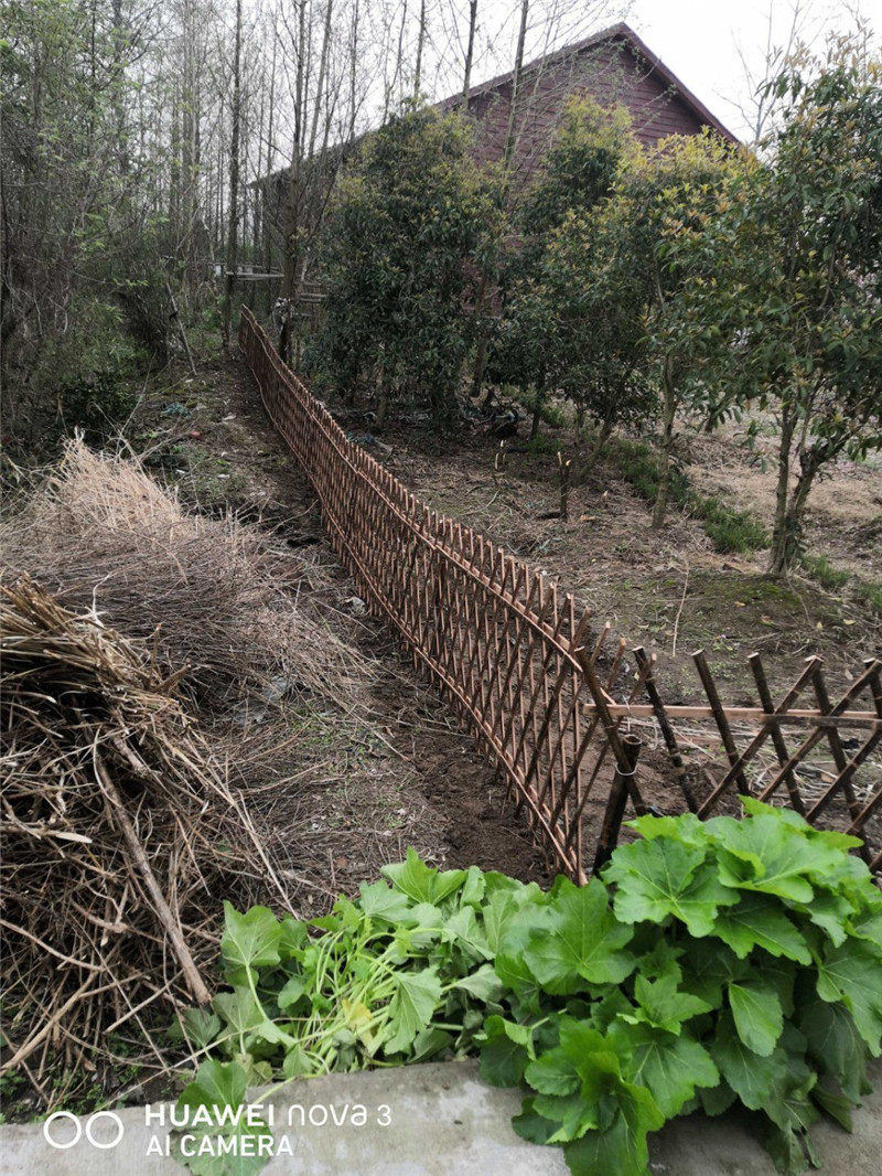长倘口镇竹篱笆碳化木护栏竹子篱笆花园装饰围栏郴州嘉禾