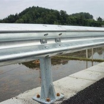 供应护栏板双波形护栏热镀锌高速公路防撞防护栏
