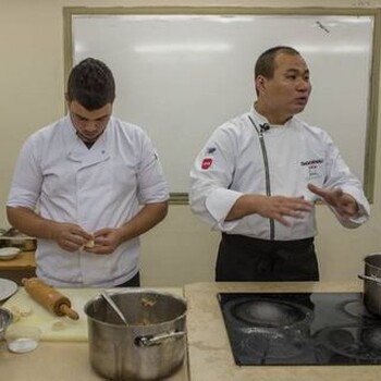 招聘出国务工新西兰厨房人员月薪2万以上