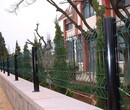 郑州专业生产桃型柱护栏网厂家绿化围栏供应商图片