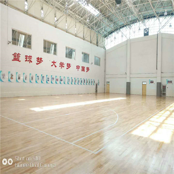 江苏篮球馆体育木地板厂家崭露头角