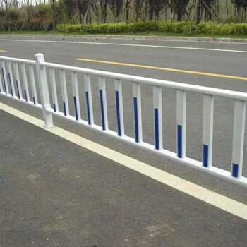 道路工程護(hù)欄市政道路隔離護(hù)欄道路護(hù)欄廠